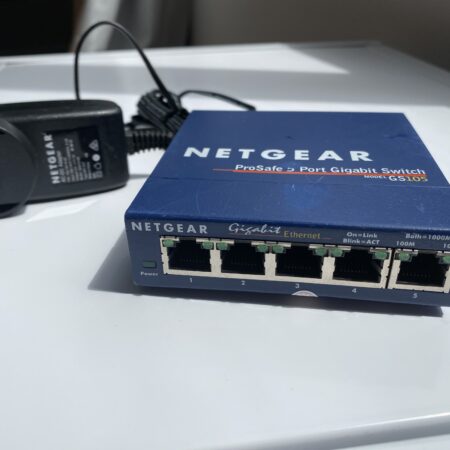 Netgear ProSafe GS105 Gigabit Desktop Switch – 5 Ports – Unmanaged Switch