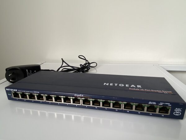 Netgear ProSafe GS116 Gigabit Desktop Switch – 16 Ports – Unmanaged Switch