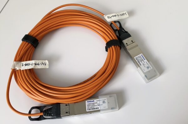 FCBN410QB1C10 Finisar Compatible 10m 40G QSFP+ MMF AOC